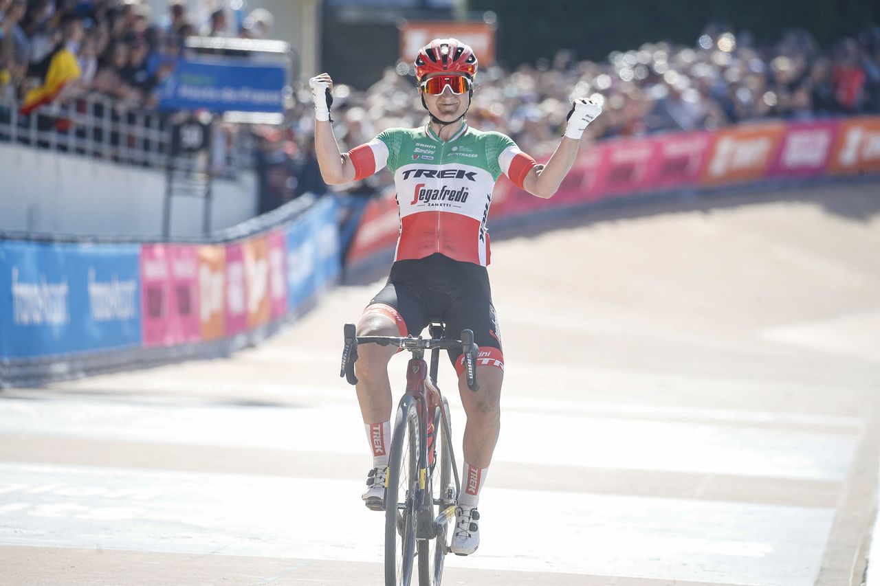 Paris-Roubaix Femmes 2022 - 2nd Edition - Denain - Roubaix 124,7 km - 16/04/2022 - Elisa Longo Borghini (ITA - Trek-Segafredo) - photo Rafa Gomez/SprintCyclingAgency&Acirc;&copy;2022