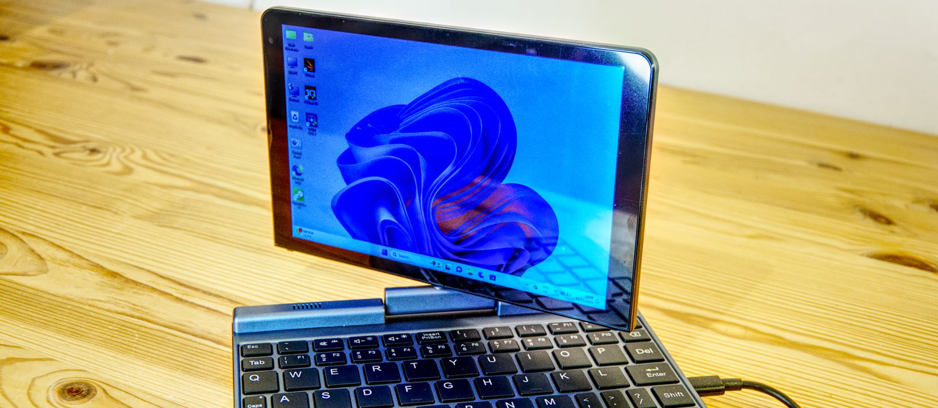 Windowsノート本体 KOOFORWAY UMPC P8 N100 8インチ UMPC HDタッチスクリーン ポータブル 2-in-1 コンパクトPC Win