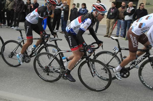 Chris Horner covered his blue race leader's jersey with a wind vest