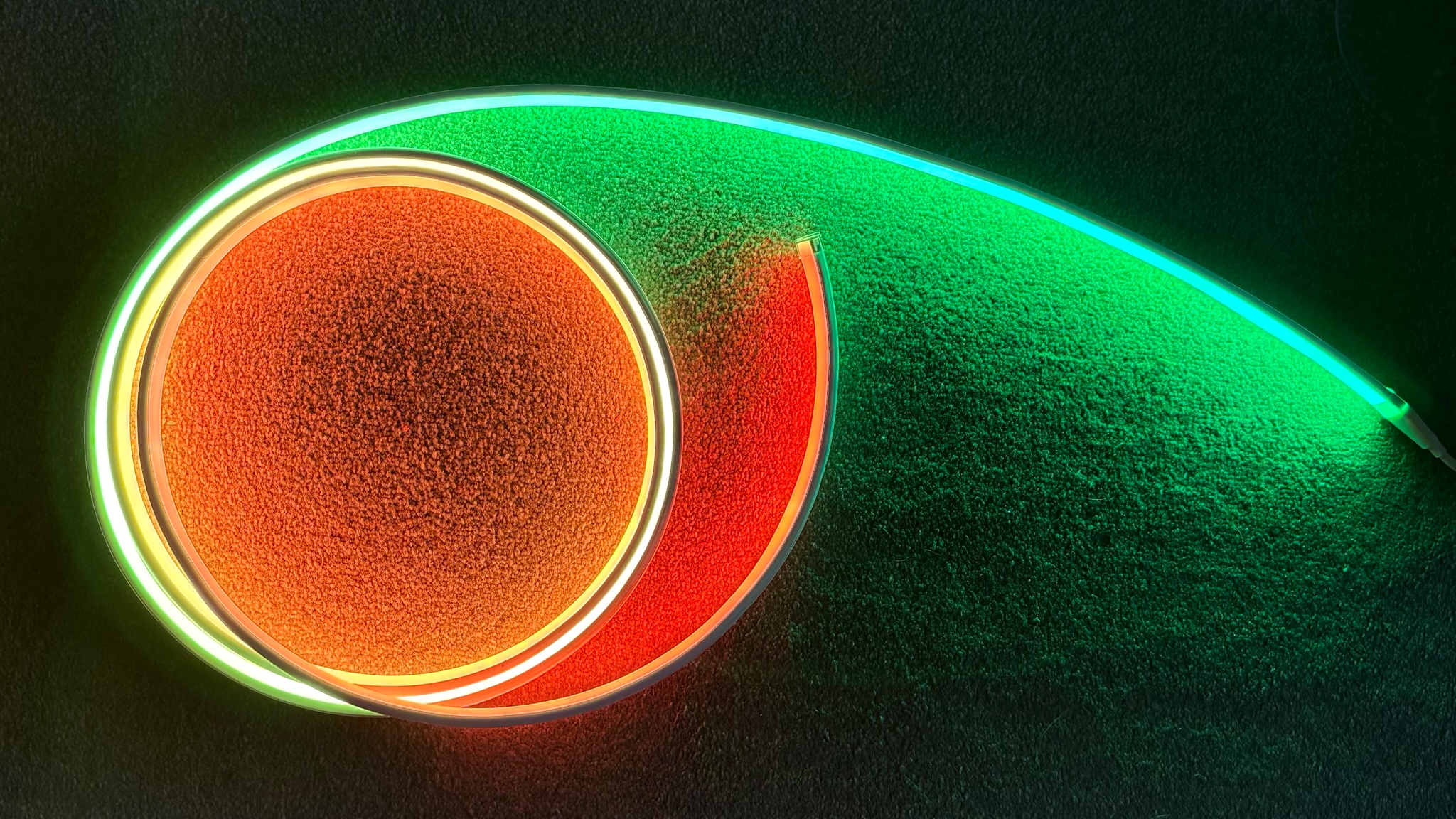 Hue Omniglow lightstrip showing prism