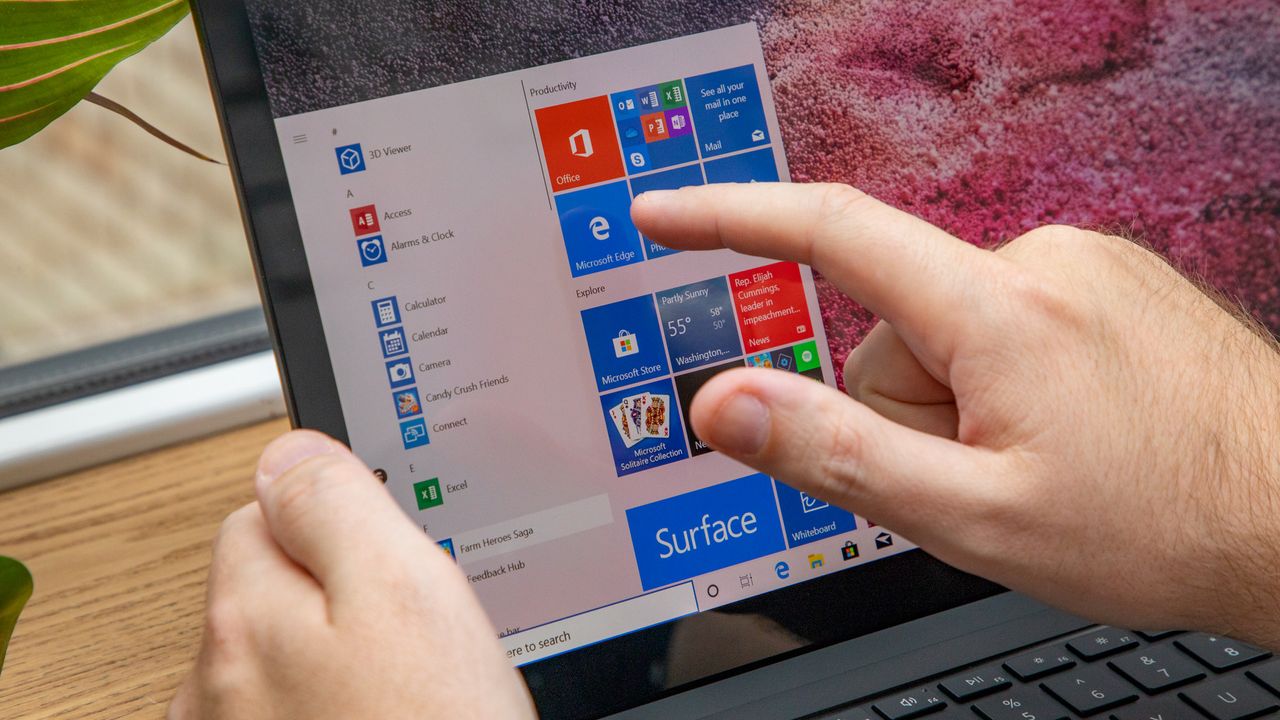 The screen maintains Microsoft's signature 3:2 aspect ratio.