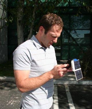 THG video producer Ben Meyer attempts to play the Solar DS outside without getting too much sun in his eyes.