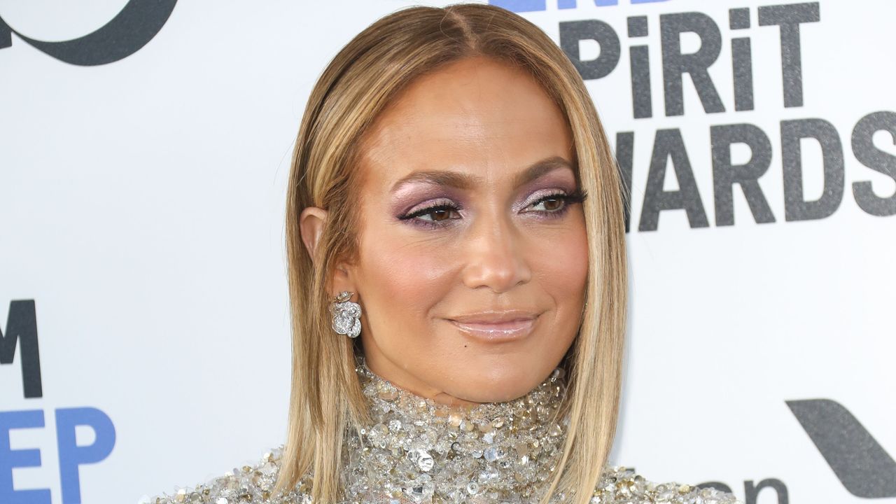 santa monica, california february 08 jennifer lopez attends the 2020 film independent spirit awards on february 08, 2020 in santa monica, california photo by toni anne barsonwireimage