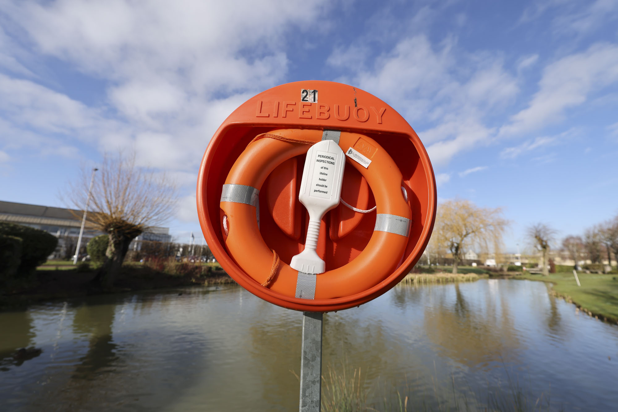 Canon RF 14mm F1.4L VCM sample image gallery: a life ring in front of a lake