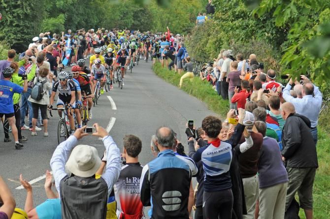 The bunch heads up WInsley HIll
