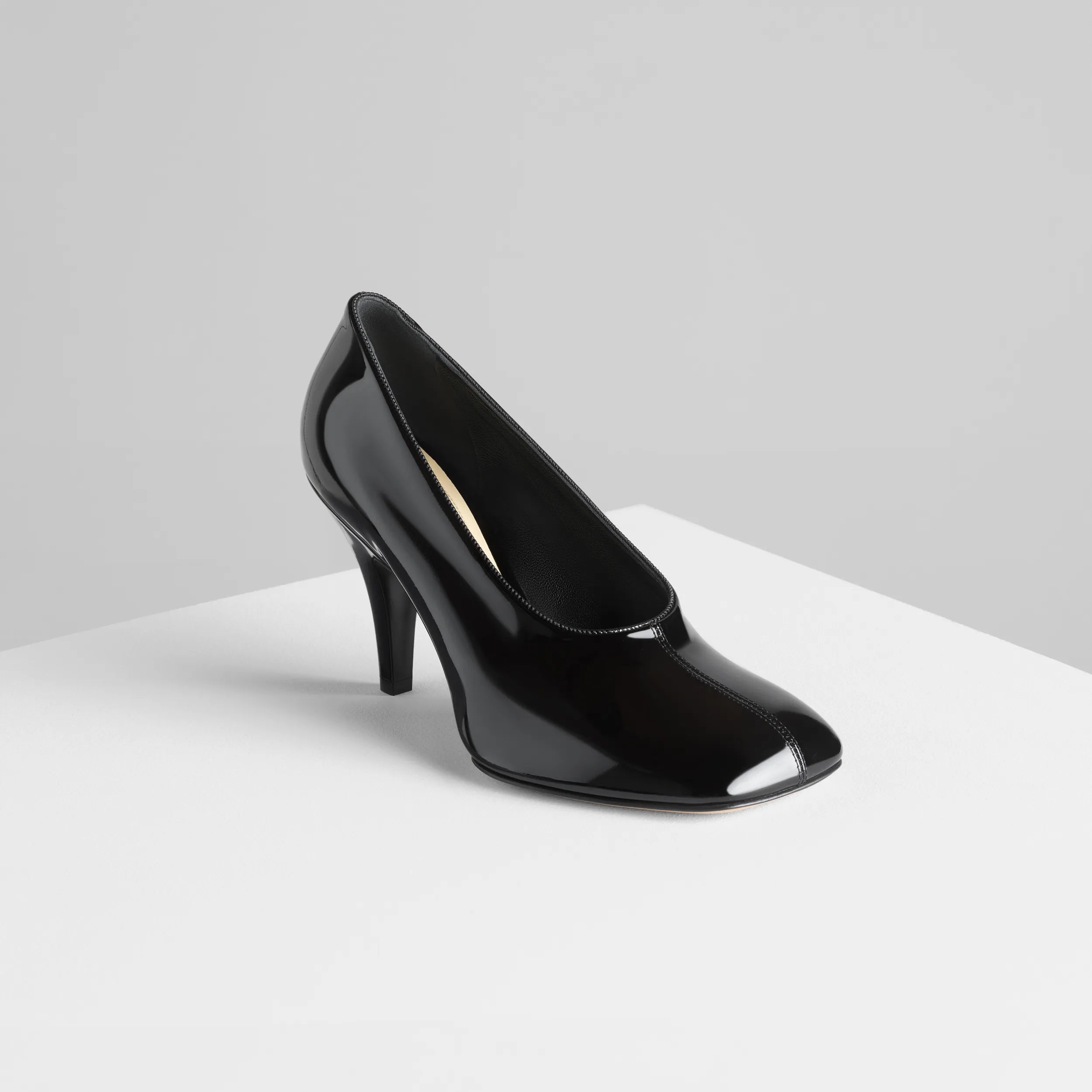 Soft Pump 90 | Black Patent Leather
