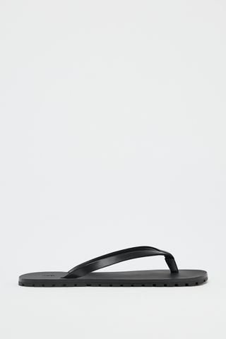 8jPP9kiWTUDaXDYeEJPQEf-320-80 قمة Zara Tank المثالية بقيمة 16 دولارًا و 23 الوافدين الجدد للتسوق
