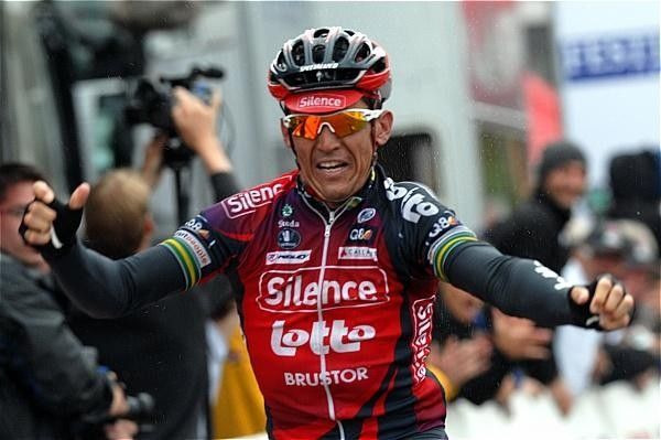 Robbie McEwen (Silence-Lotto) takes his second season win.