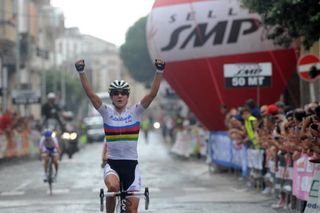 Marianne Vos wins stage 1 at the 2014 Giro d'Italia Donne