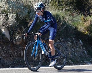 Sarah Gigante settling into her new team, Movistar, on the January training camp 2022