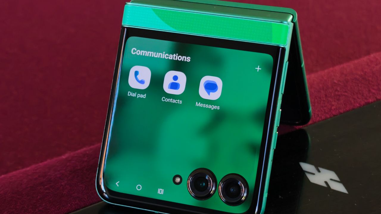 Motorola Razr 2025 FIFA World Cup 2026 Edition in Green eco-leather