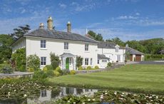 Moons-Hill-House-WIN150078-en-brochure-1-1_116132421_215754902.jpg