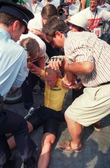 Laurent Fignon collapses after being beaten by 8 seconds by Greg Lemond in the 1989 Tour de France.