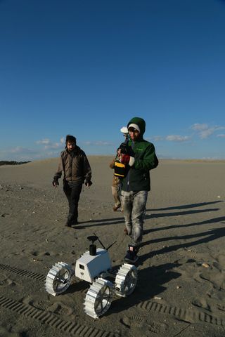 Moonraker engineering model demonstration at the Nakatajima Dune, Hamamatsu, Shizuokain, Japan in late 2013.