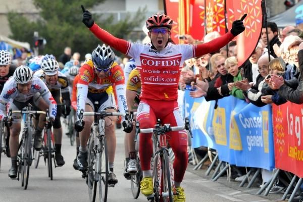 Samuel Dumoulin (Cofidis Le Credit En Ligne) outsprinted race leader Borut Bozic (Vacansoleil) to win stage three.