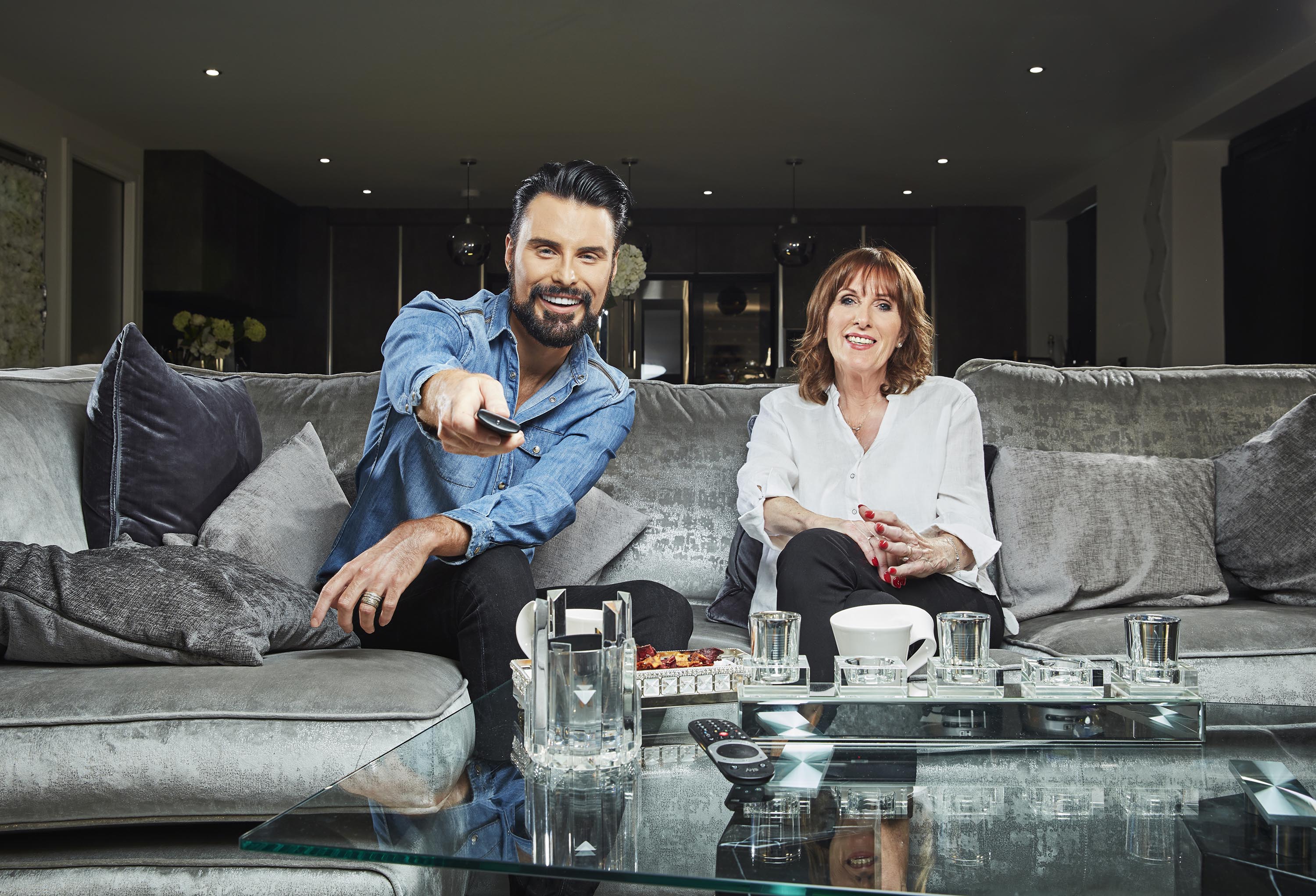 TV tonight Rylan and his mum Linda settle in