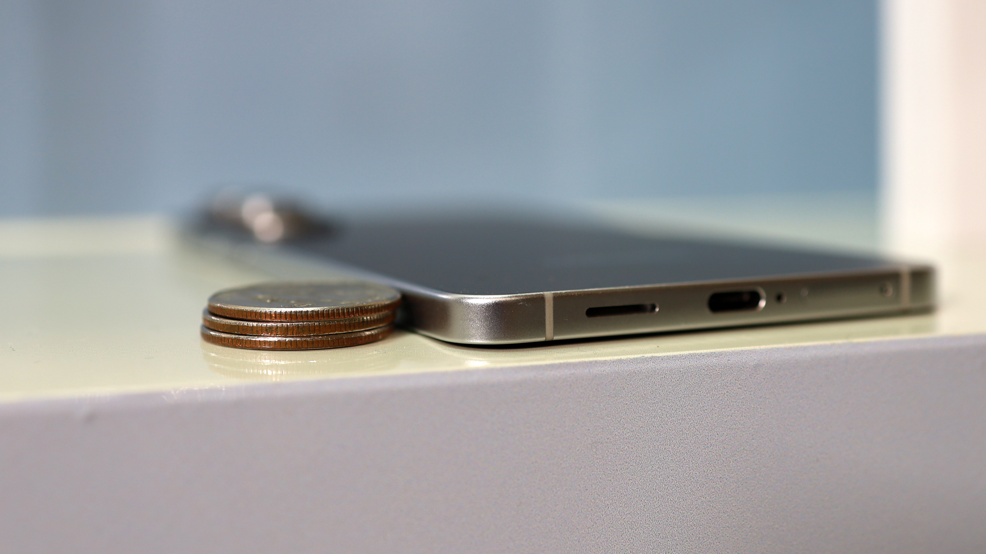 Samsung Galaxy S25 Edge quarters
