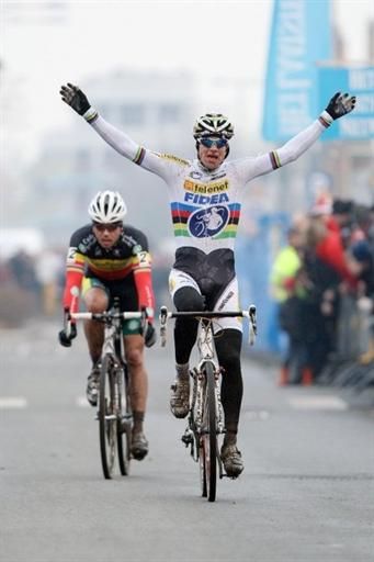 World champion Zdenek Stybar (Telenet - Fidea) outsprinted Sven Nys (Landbouwkrediet) for the victory.