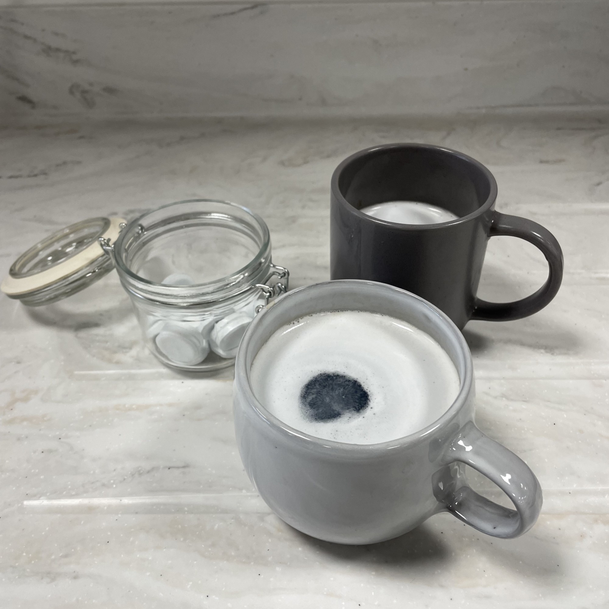 Cleaning a stained mug with denture tablets