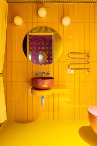 A yellow bathroom as part of the changing rooms at Teatro Degli Arcimboldi