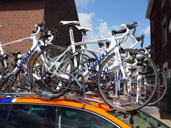 Rabobank spare bikes were equipped with classics-type wheels.