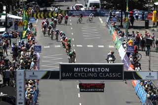 Race 3 - Elite Women - Allen gives Orica-Scott the Williamstown win 