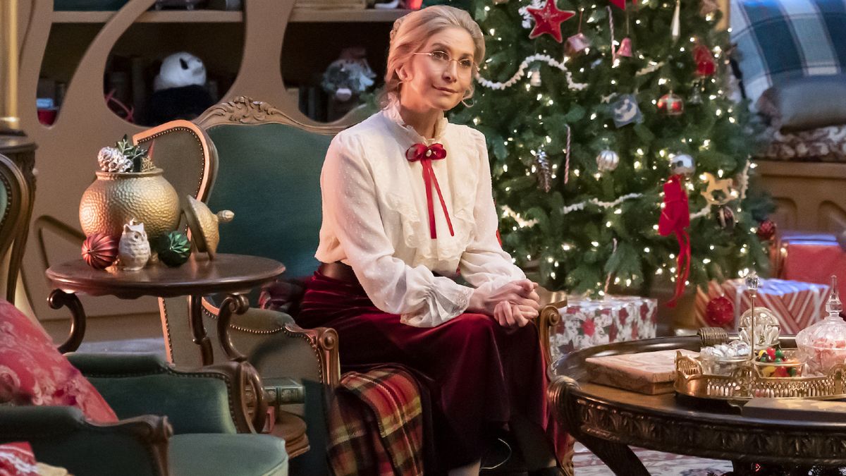 Why The Santa Clauses’ Elizabeth Mitchell Finds The Role Of Mrs. Claus 