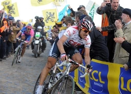 Fabian Cancellara (Team CSC) goes in pursuit of Tom Boonen.