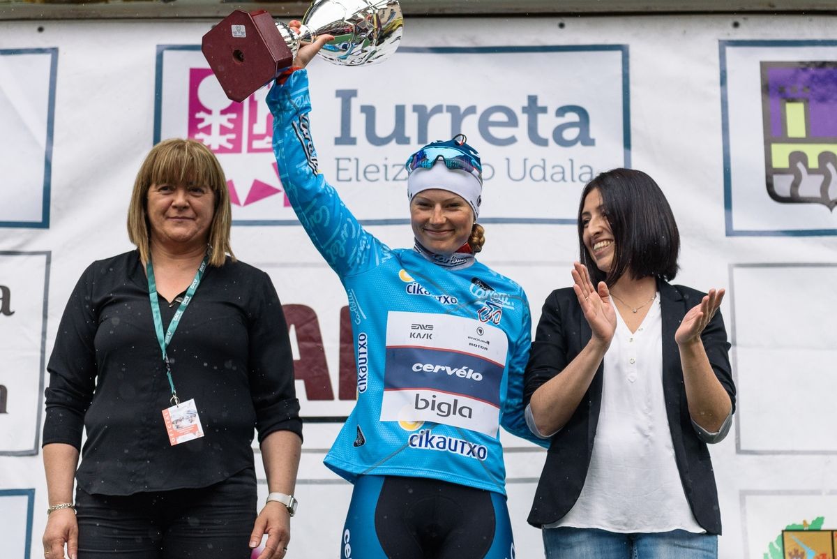 Lotta Lepist&Atilde;&para; (Cerv&Atilde;&copy;lo Bigla) retains the blue jersey