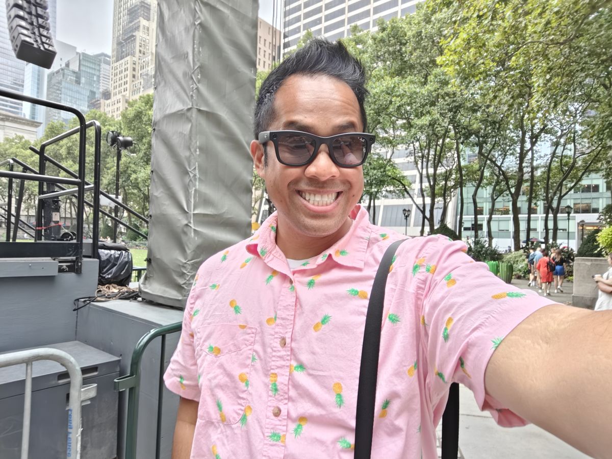 OnePlus Open outer screen selfie sample.