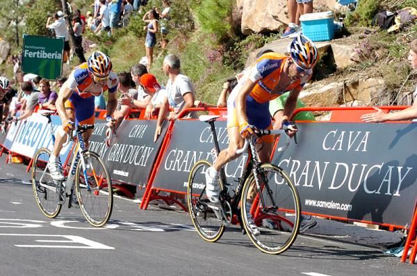 Laurens Ten Dam leads Rabobank teammate Bauke Mollema on the finishing Mirador de &Eacute;zaro ascent.