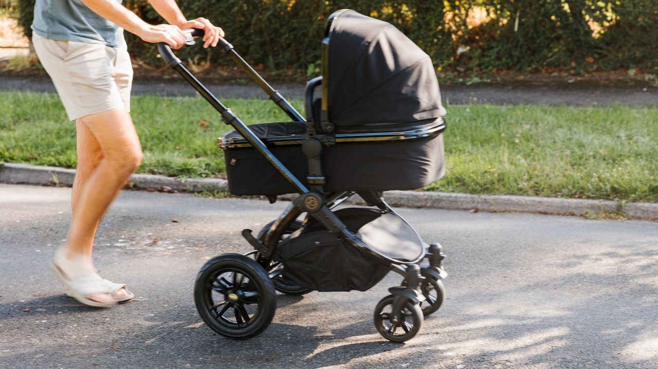 The Ickle Bubba Stomp Luxe Elements pram