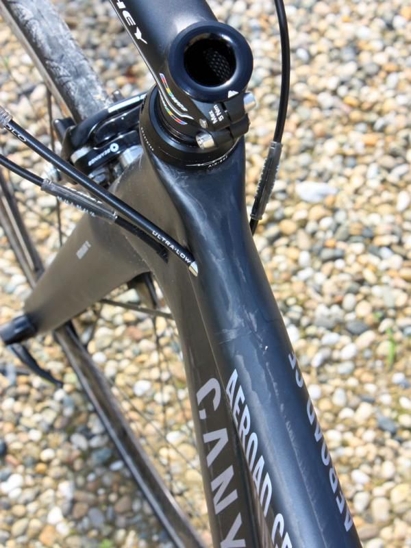 Canyon frame designers perhaps could have maintained more top tube width on the Aeroad CF to gain front triangle stiffness.