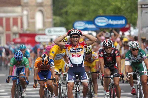 Robbie McEwen (Davitamon-Lotto) can't believe how much we won by