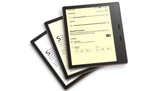 Tre Amazon Kindle Oasis i ligger oven på hinanden