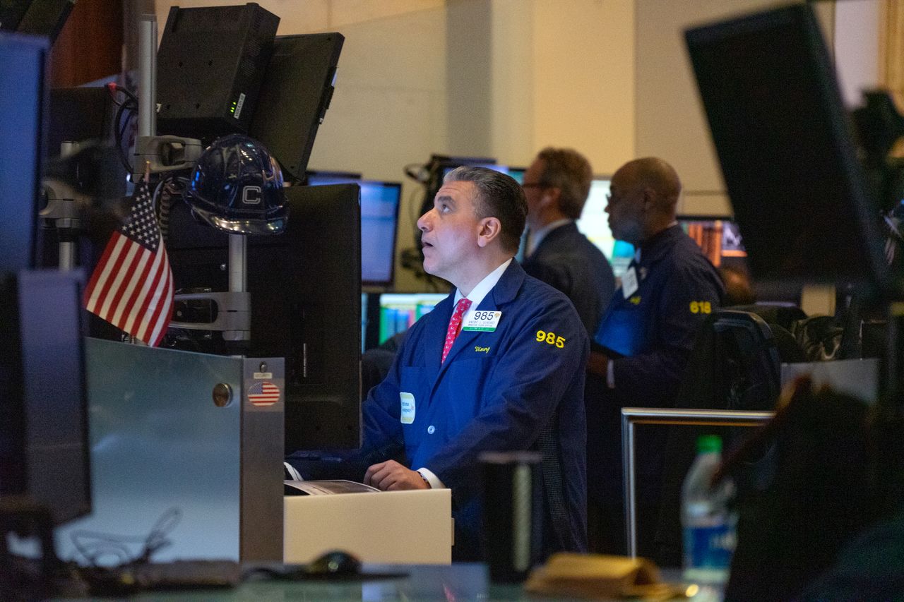 Traders on the NYSE