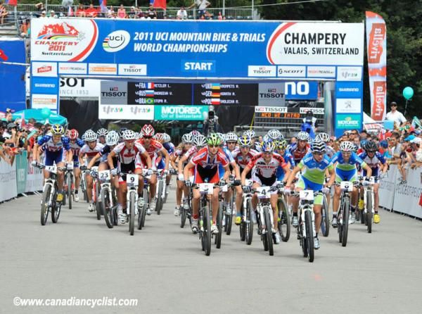 The start of the elite women's cross country world championship race
