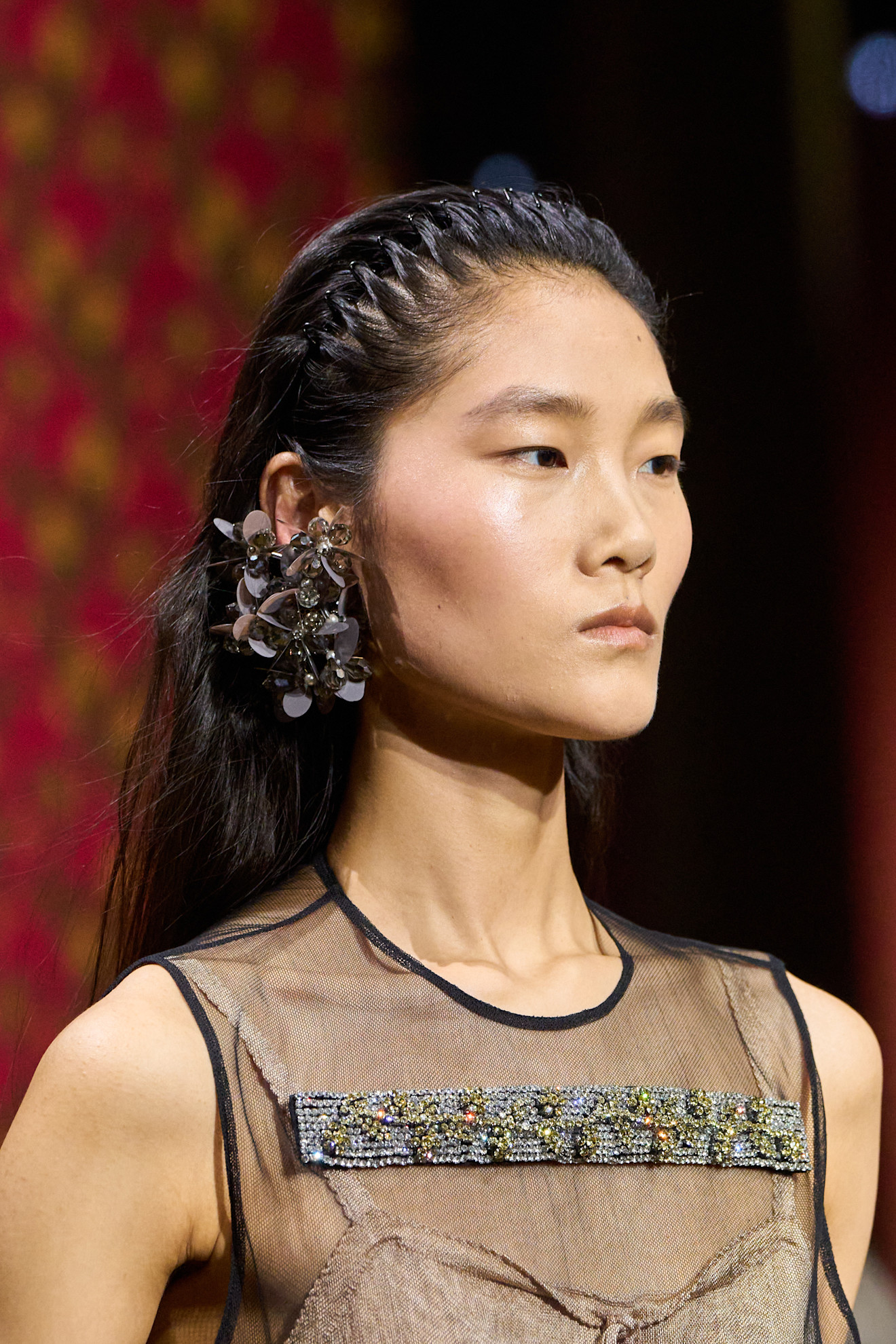 a model wears a zig-zag headband on the runway.