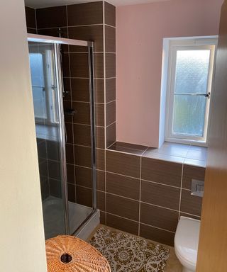 bathroom with dated patterned tiles and slate effect wall tiles - overatno18