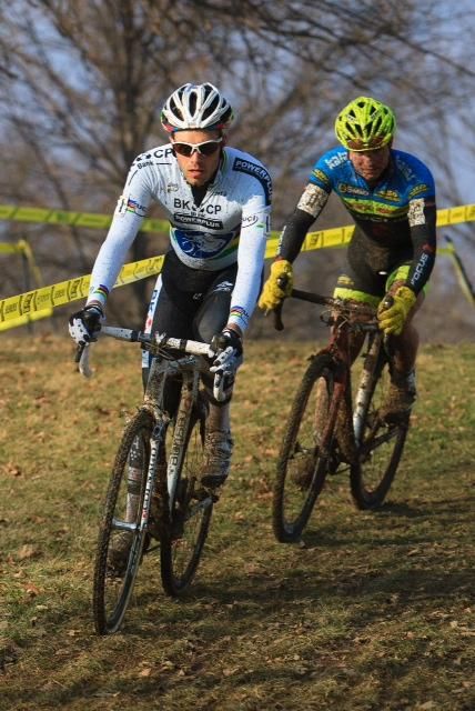 Niels Albert leads Vojtech Nipl