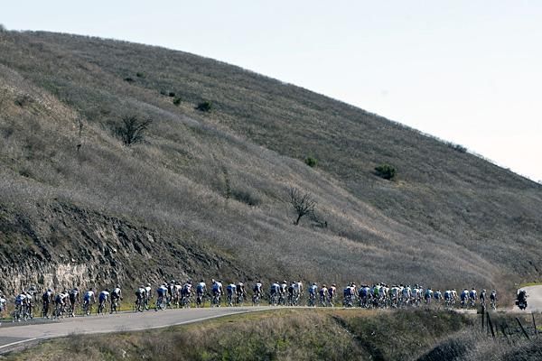 The field strings out to chase on the Paso Robles.