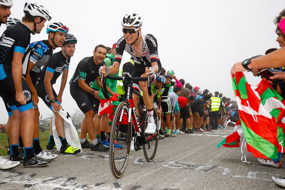 Wilco Kelderman climbs to Balc&oacute;n de Bizkaia during stage 17 at the Vuelta