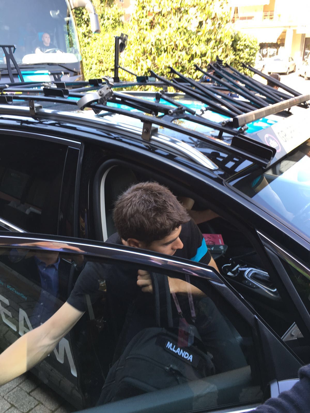 Mikel Landa leaves the race