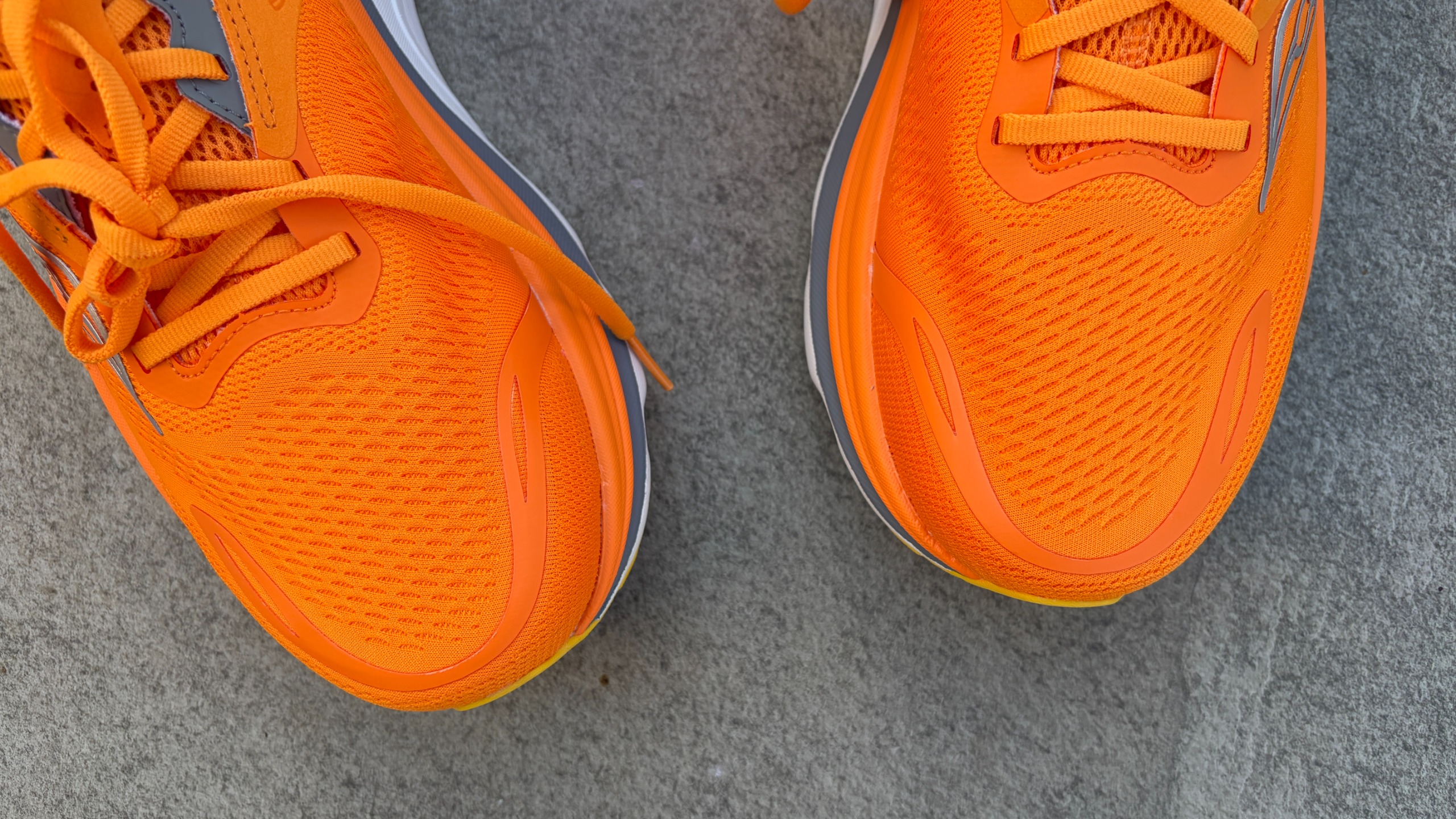 Saucony Hurricane 26