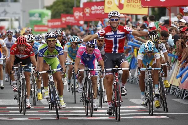 Thor Hushovd (Cervelo) claimed the Vuelta's sixth stage in Murica.