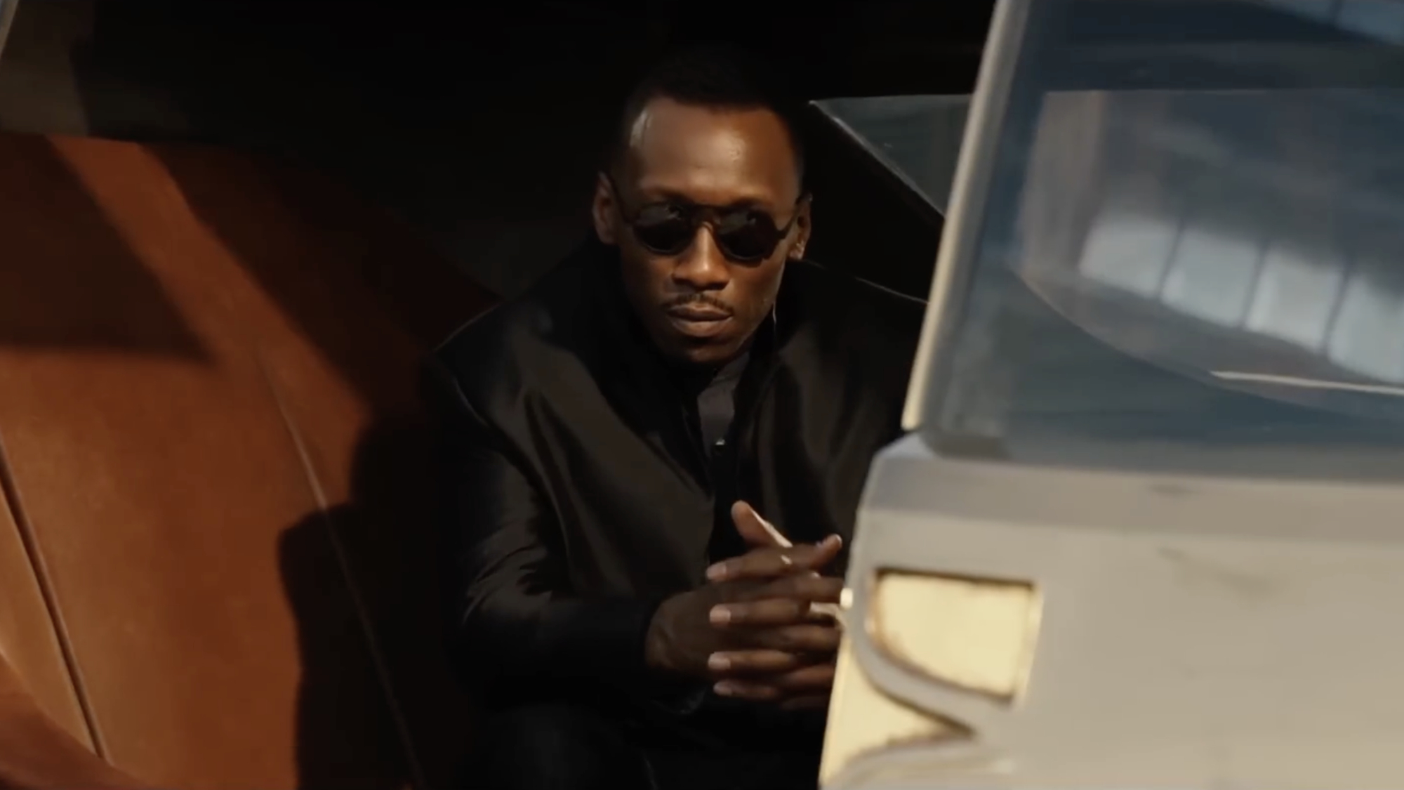 Vector (Mahershala Ali) looks ahead in Alita: Battle Angel.