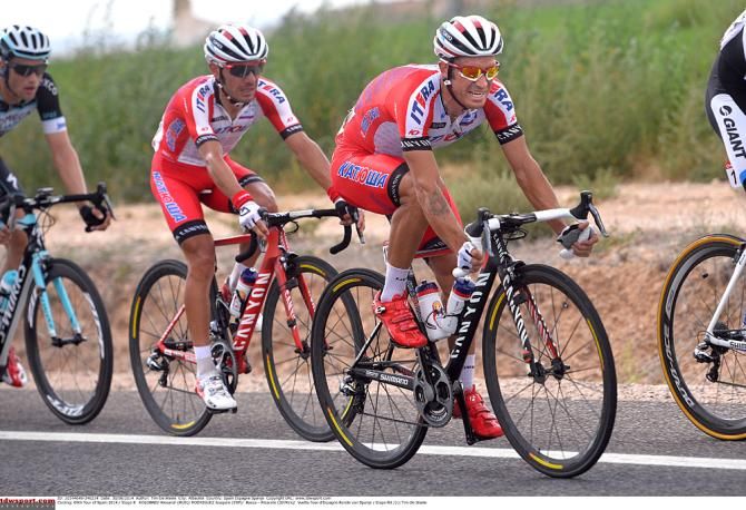 Katusha's Kolobnev and Rodriguez fight the crosswinds during stage 8