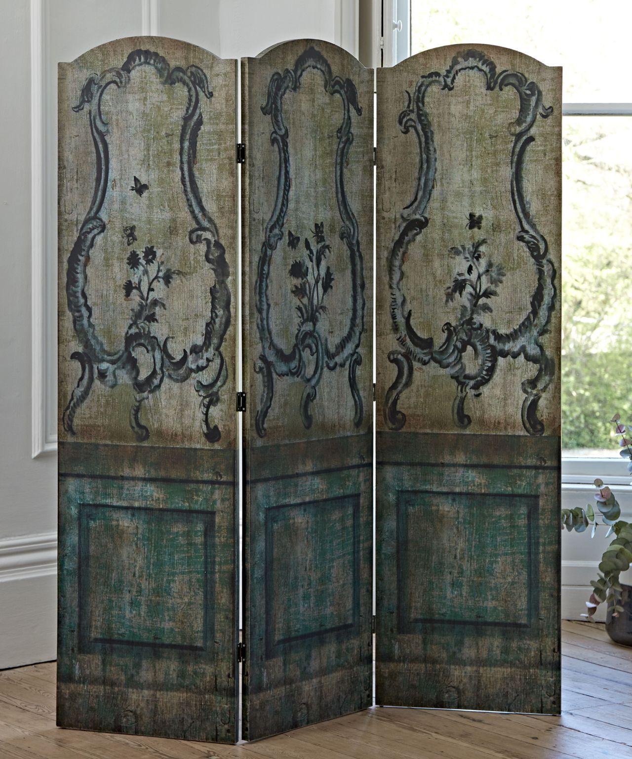 Folding screen room dividers are making a comeback in a big way | Livingetc