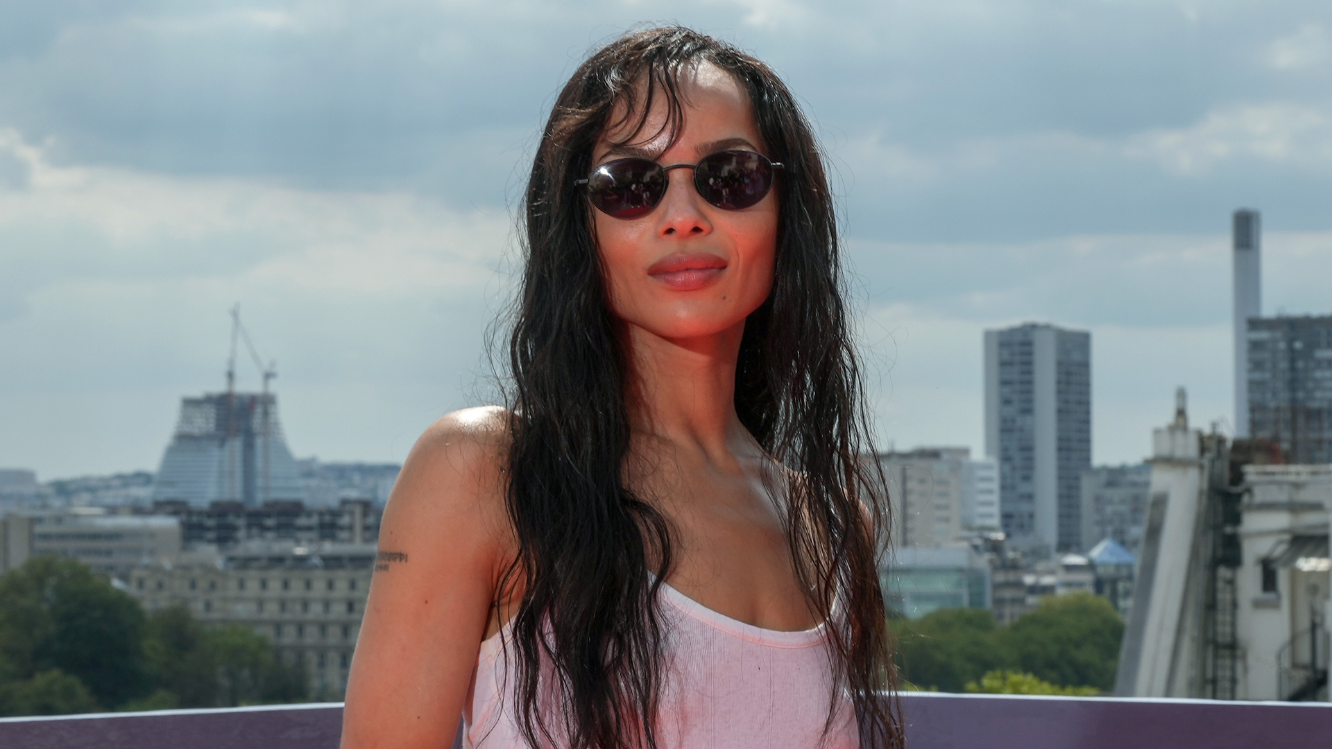 Zoë Kravitz joined Harry Styles in NYC wearing dark indigo jeans and a The Row leather bag