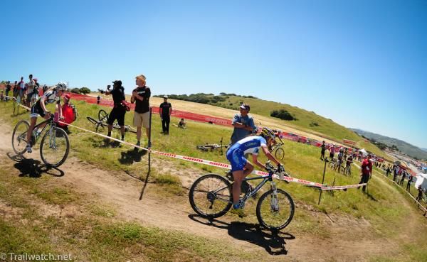 Katerina Nash (Luna Pro Team) leads Emily Batty around the S-Turns